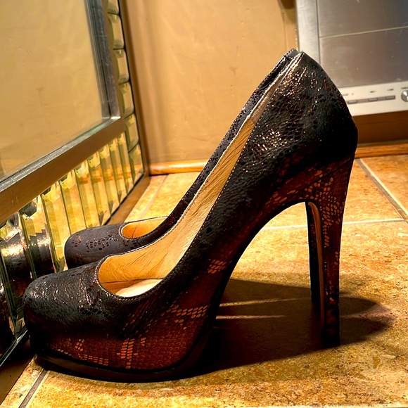 Bronze Snake Skin Leather Pumps - Picture 6 of 9